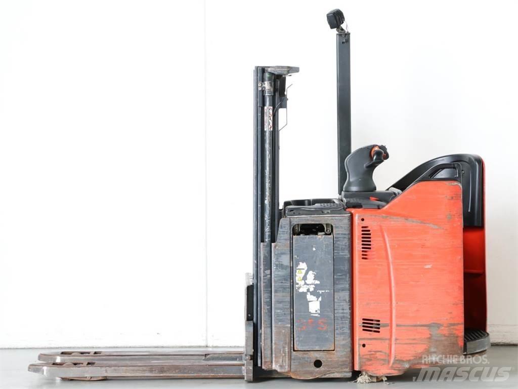 Linde D12SP/133-00 Stapelaar meeloop