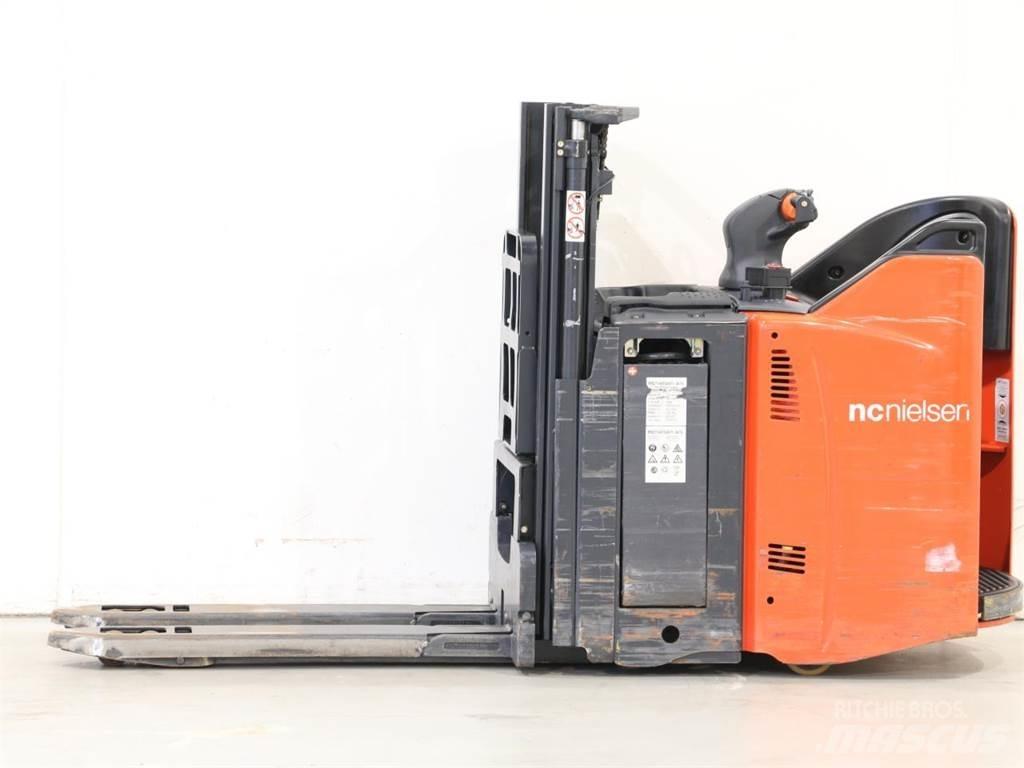 Linde D12SP/133-00 Stapelaar meeloop