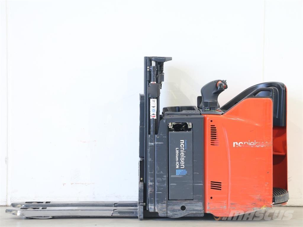 Linde D12SP/133-00 Stapelaar meeloop