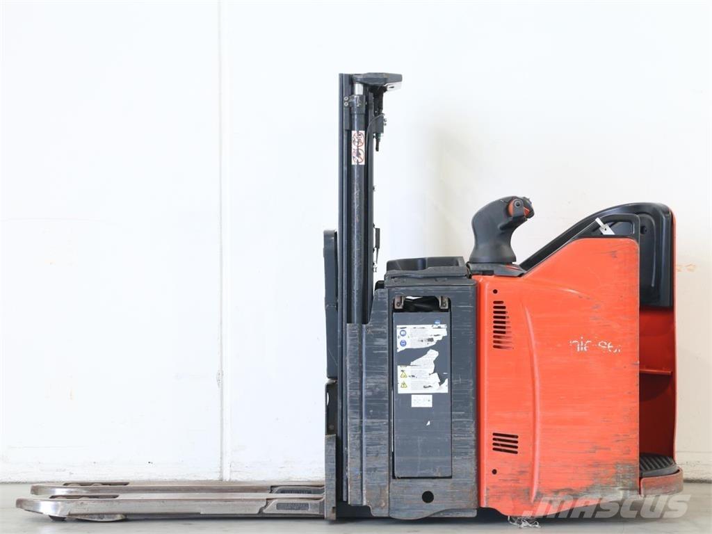 Linde D12SP/133-01 Stapelaar meeloop