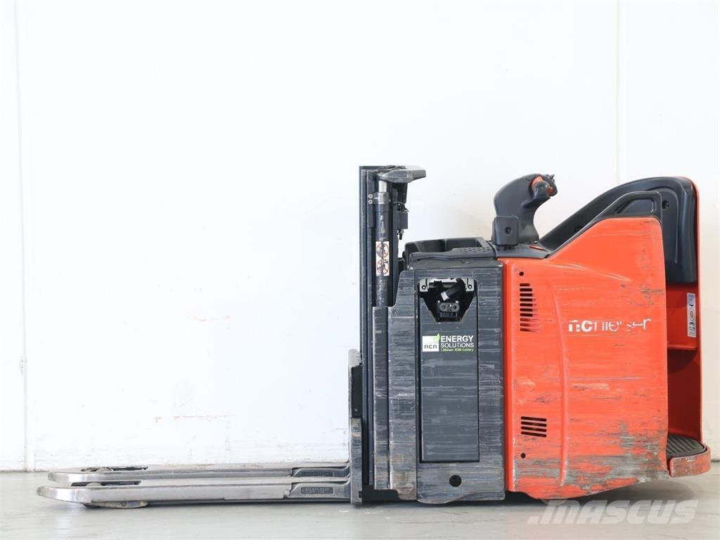 Linde D12SP/133-01 Stapelaar meeloop