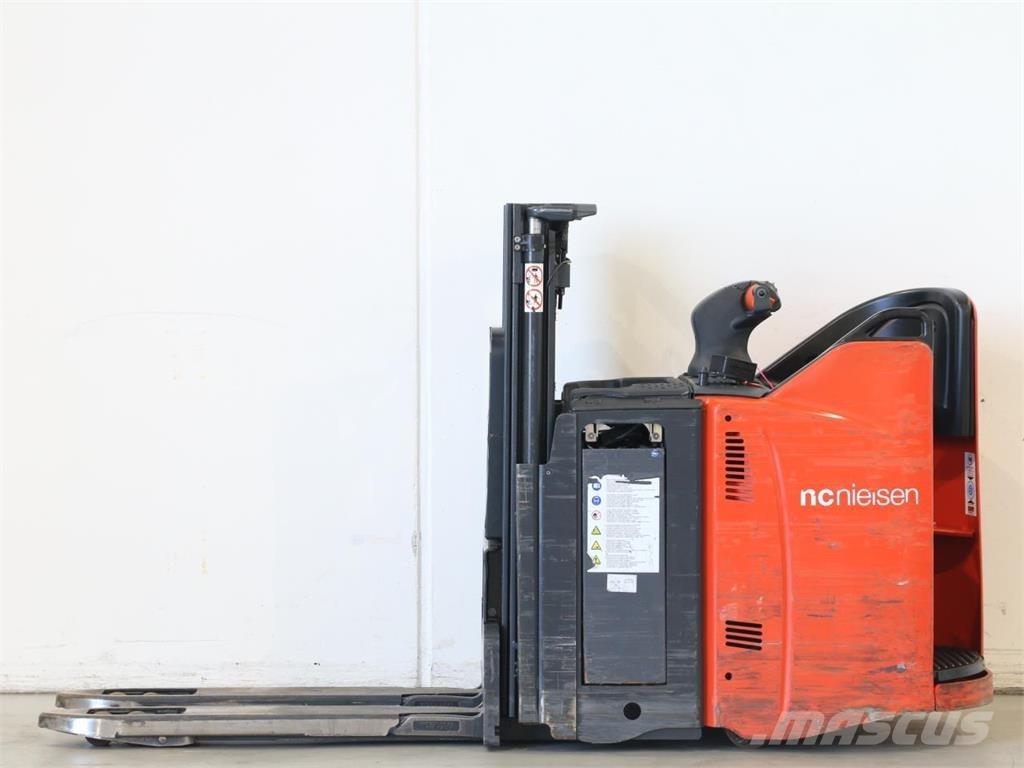 Linde D12SP/133-01 Stapelaar meeloop