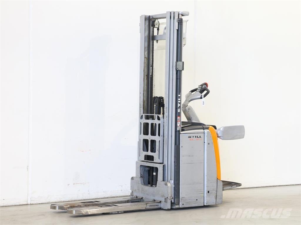 Still EXV-SF14 Stapelaar meeloop