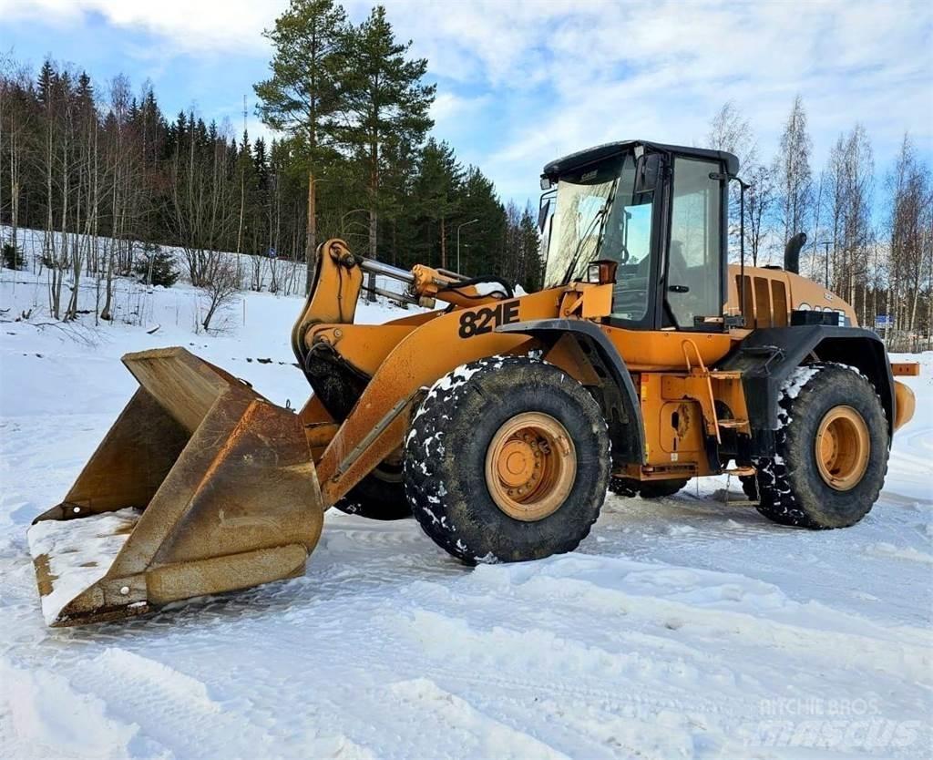 CASE 821E Wielladers