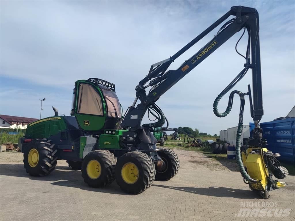 John Deere 1070 G Harvesters