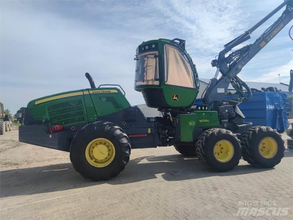 John Deere 1070 G Harvesters