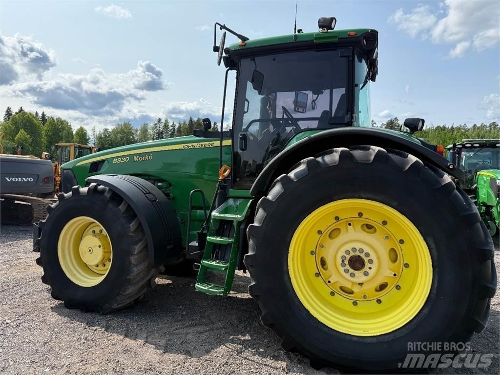 John Deere 8330 Tractoren