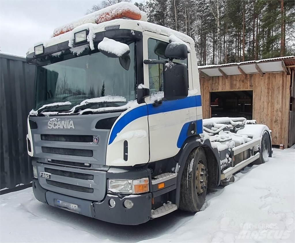 Scania P 280 Vrachtwagen met containersysteem