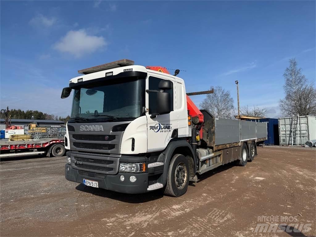 Scania P370 Vlakke laadvloer met kraan