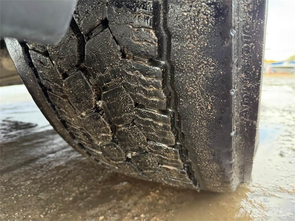 Scania p380 Vlakke laadvloer met kraan