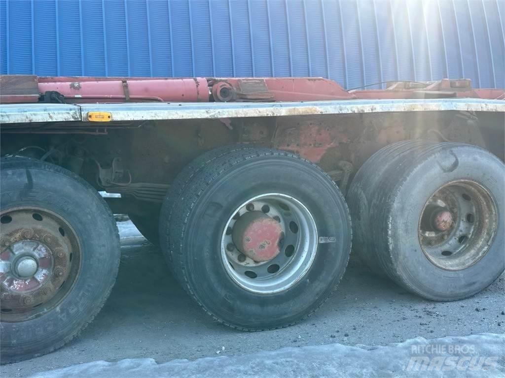 Sisu E14 Vrachtwagen met containersysteem