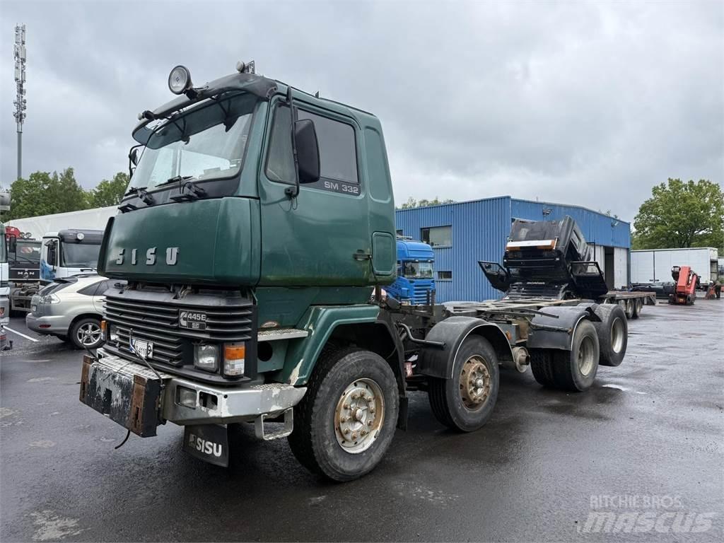 Sisu Sm332 8x2 Chassis met cabine