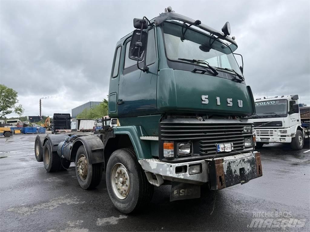 Sisu Sm332 8x2 Chassis met cabine
