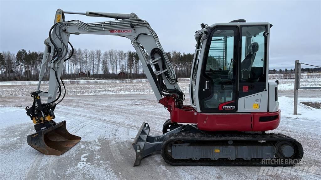 Takeuchi TB257FR Minigraafmachines < 7t