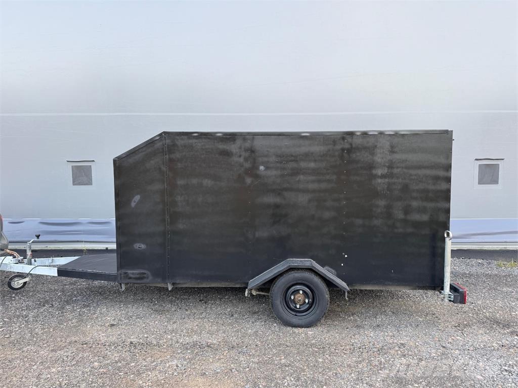  Umpiperäkärry Aanhangwagens