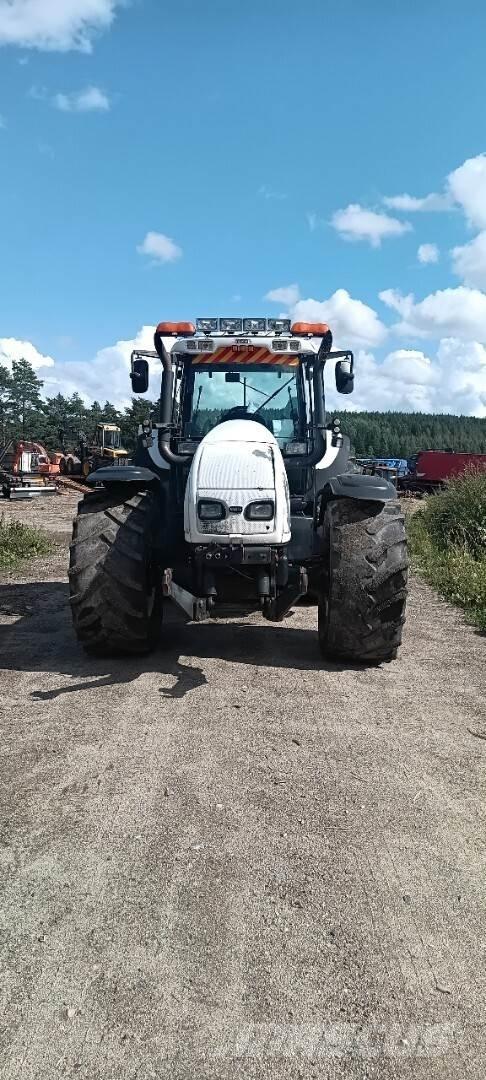 Valtra T 180 Tractoren