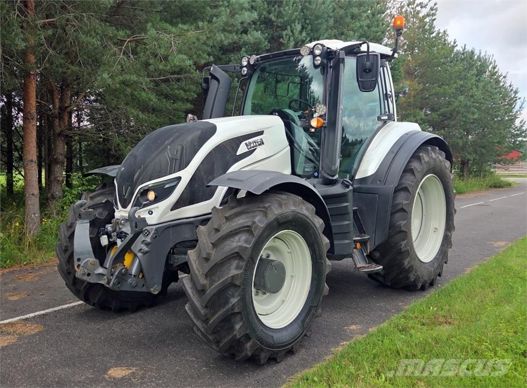 Valtra T254 Versu Tractoren
