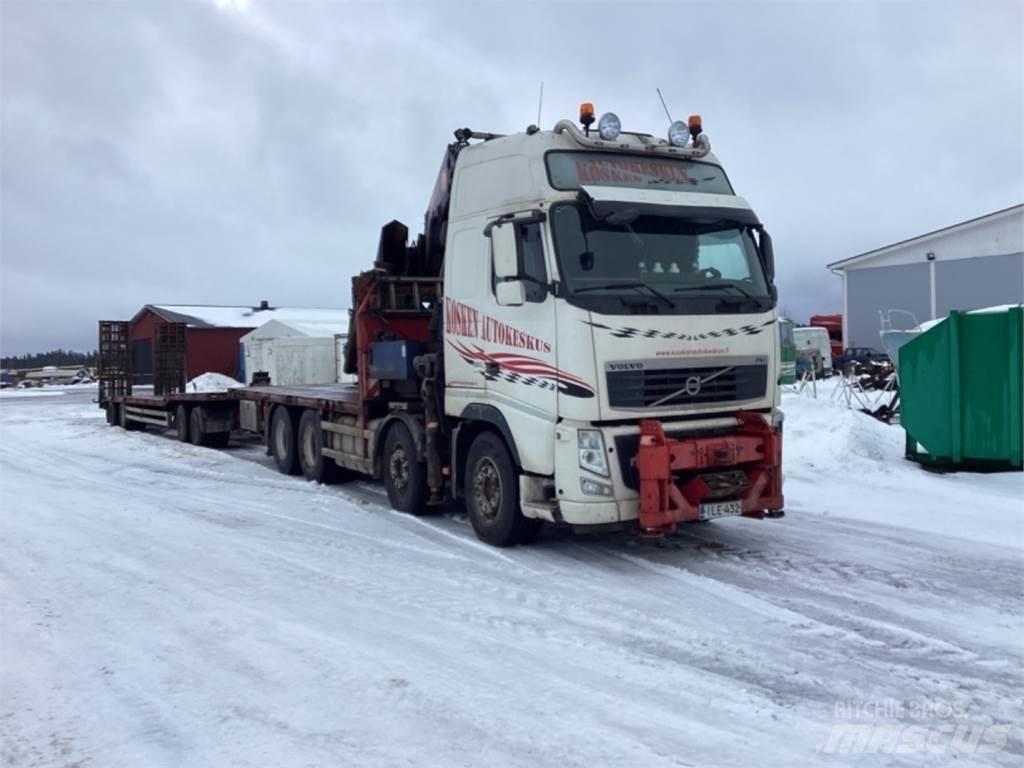 Volvo 8x4 Vlakke laadvloer met kraan
