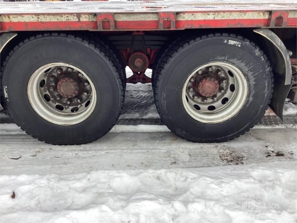 Volvo 8x4 Vlakke laadvloer met kraan