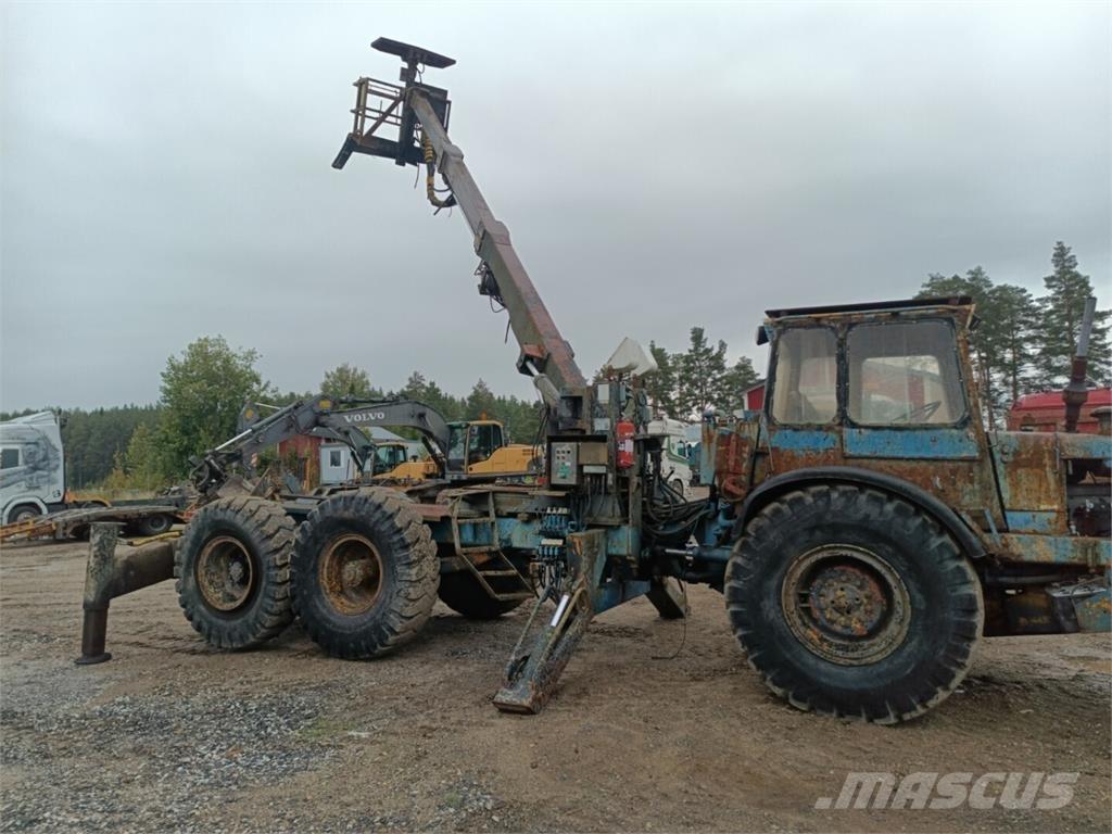 Volvo BM DR 860 Personenliften en invalideliften