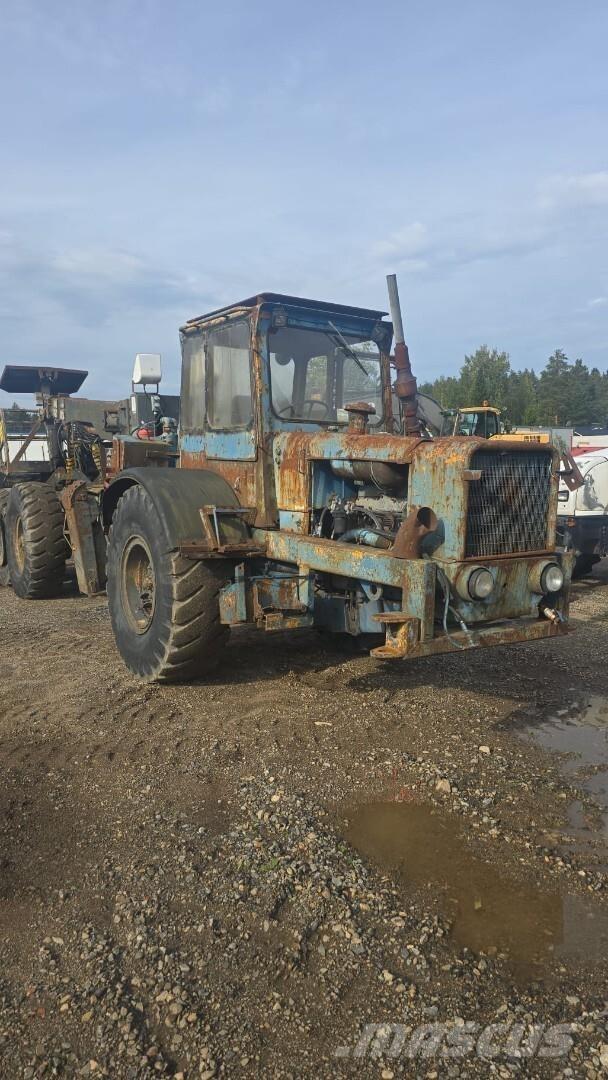 Volvo BM DR 860 Personenliften en invalideliften