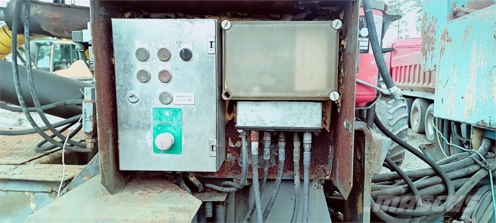 Volvo BM DR 860 Personenliften en invalideliften