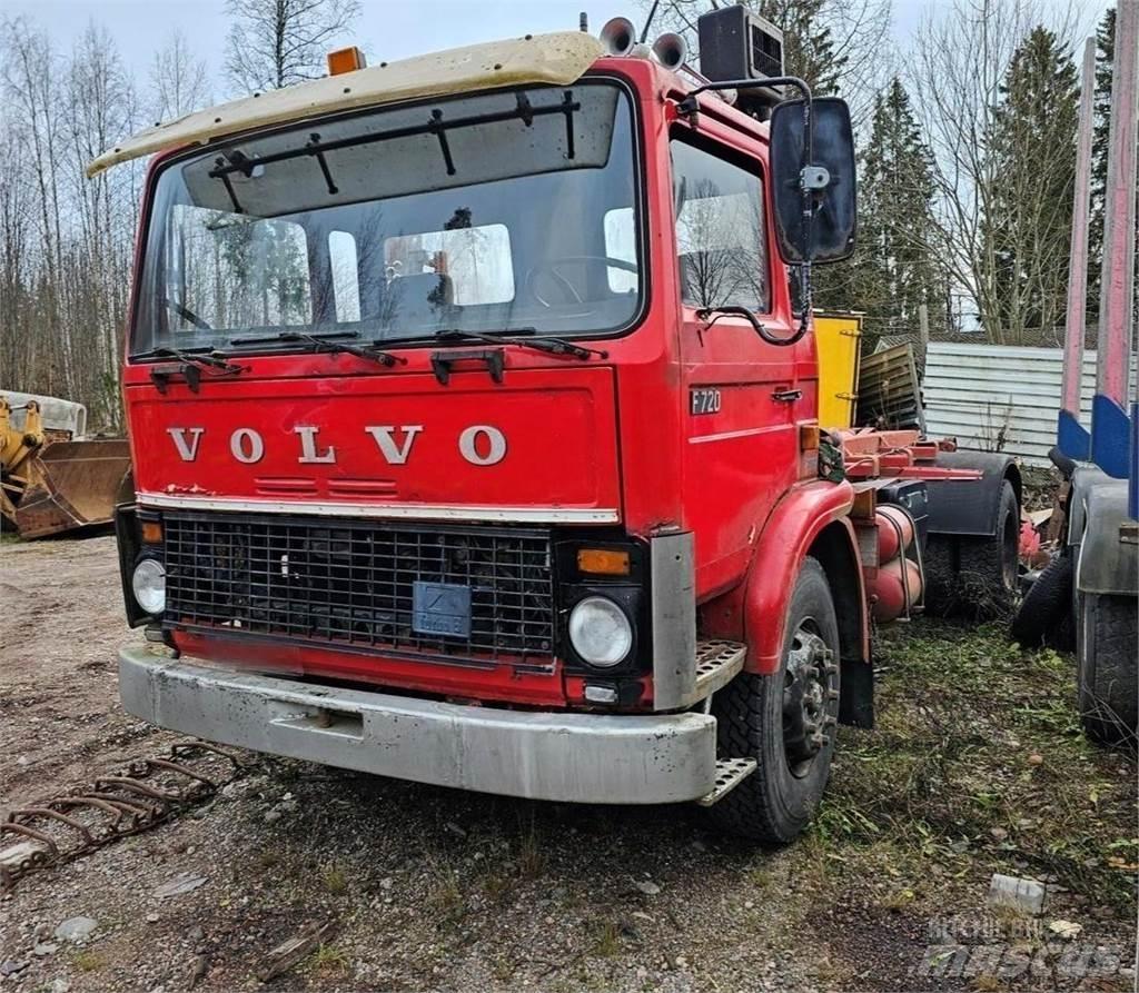 Volvo F720 Vrachtwagen met containersysteem