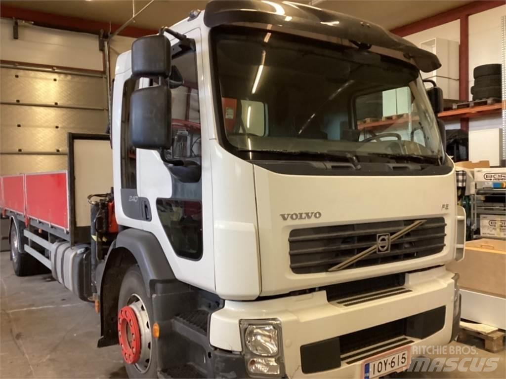 Volvo FM Vlakke laadvloer met kraan