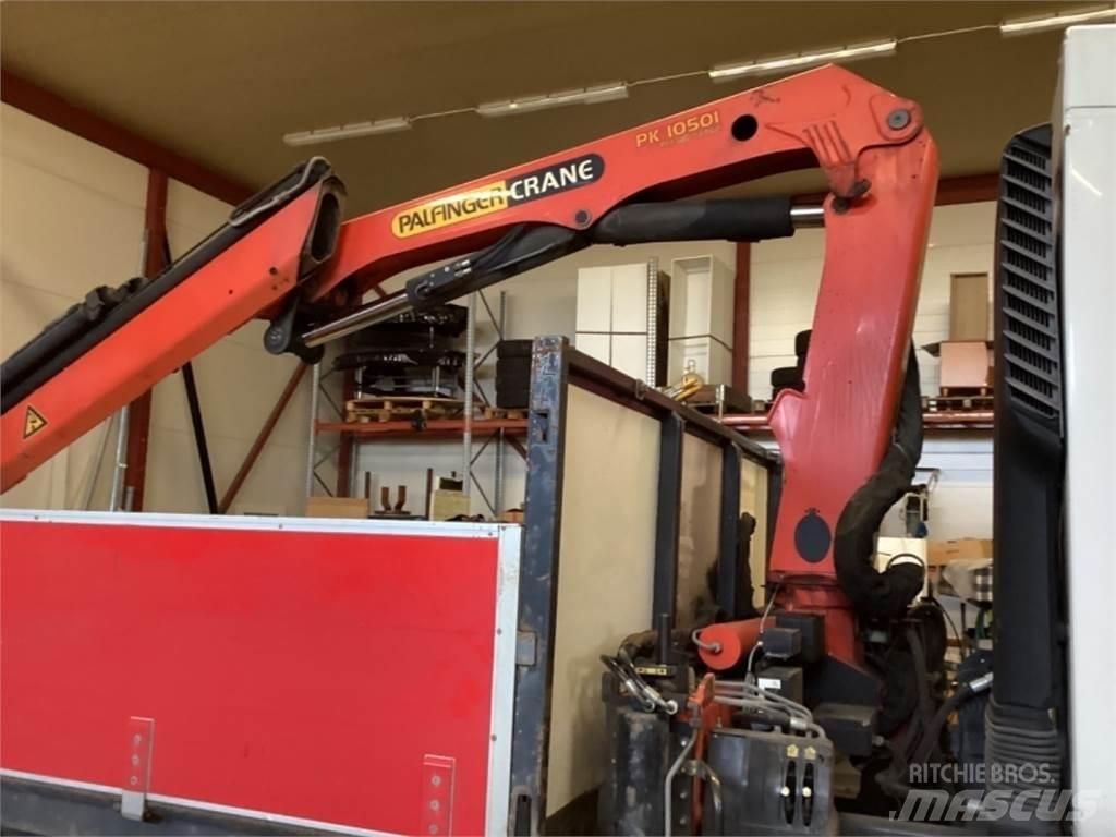 Volvo FM Vlakke laadvloer met kraan