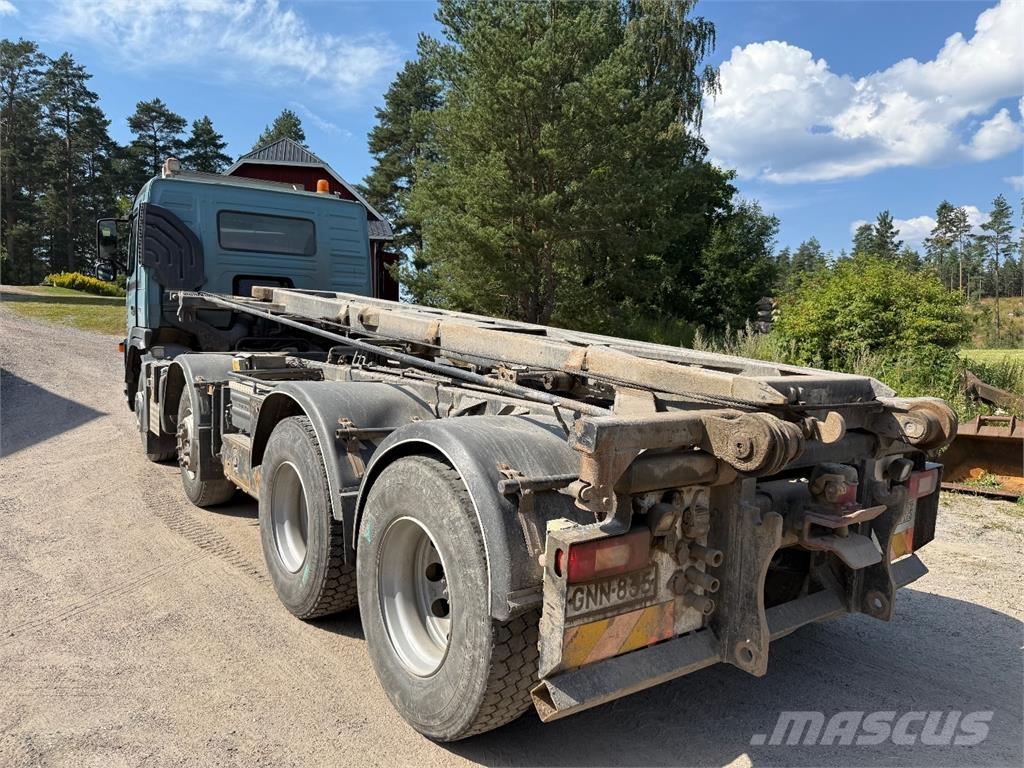 Volvo FM480 8x4 Vrachtwagen met containersysteem