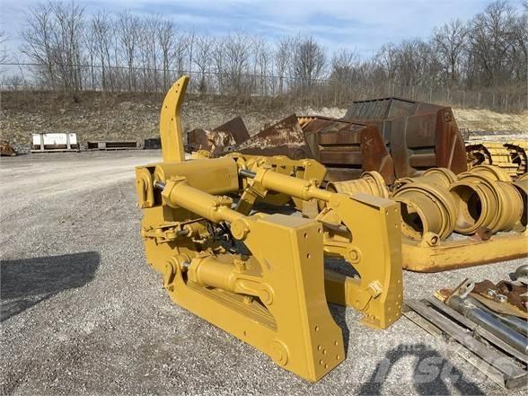 CAT D8 Wegopbrekers