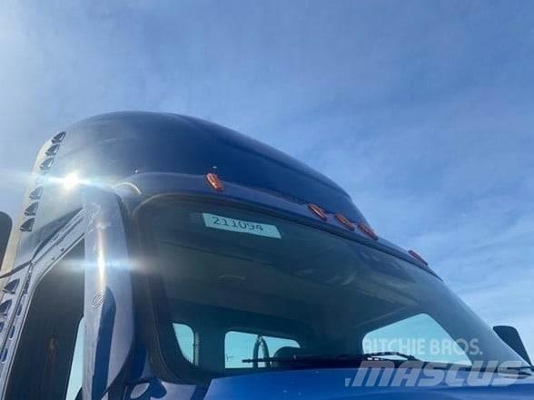 Freightliner CASCADIA 116 Trekkers