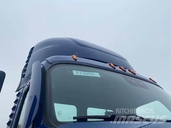 Freightliner CASCADIA 116 Trekkers