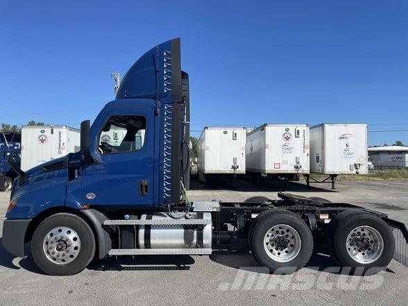 Freightliner CASCADIA 116 Trekkers