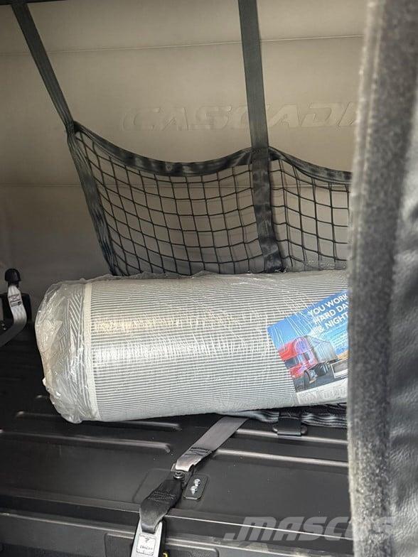 Freightliner CASCADIA 116 Trekkers