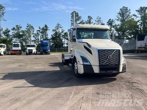 Volvo VNL64T300 Trekkers