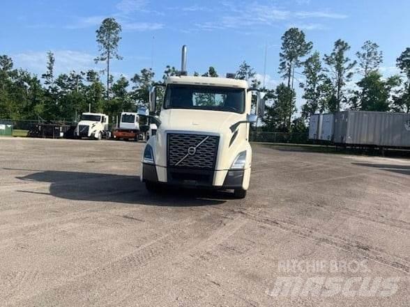 Volvo VNL64T300 Trekkers