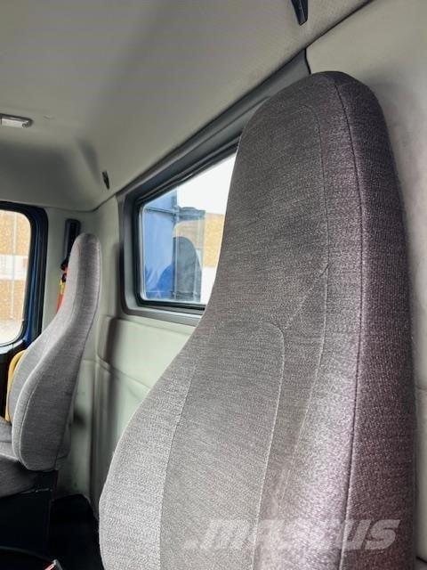 Volvo VNR64T300 Trekkers