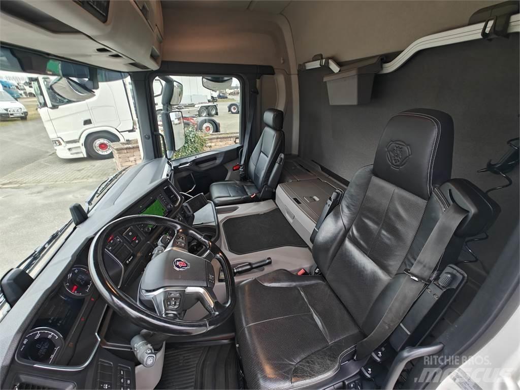 Scania P280 Bakwagens met gesloten opbouw