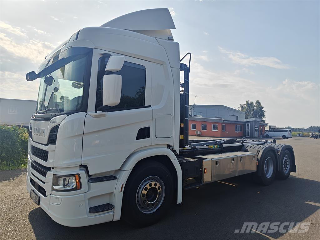 Scania P450 Vrachtwagen met containersysteem