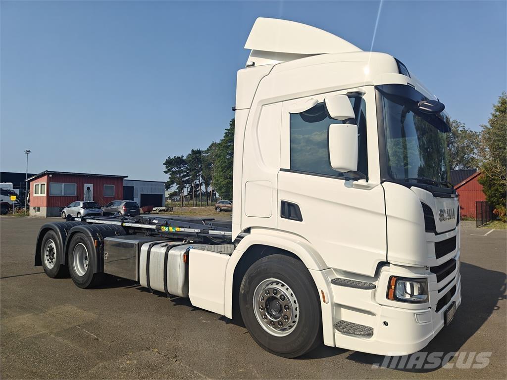 Scania P450 Vrachtwagen met containersysteem