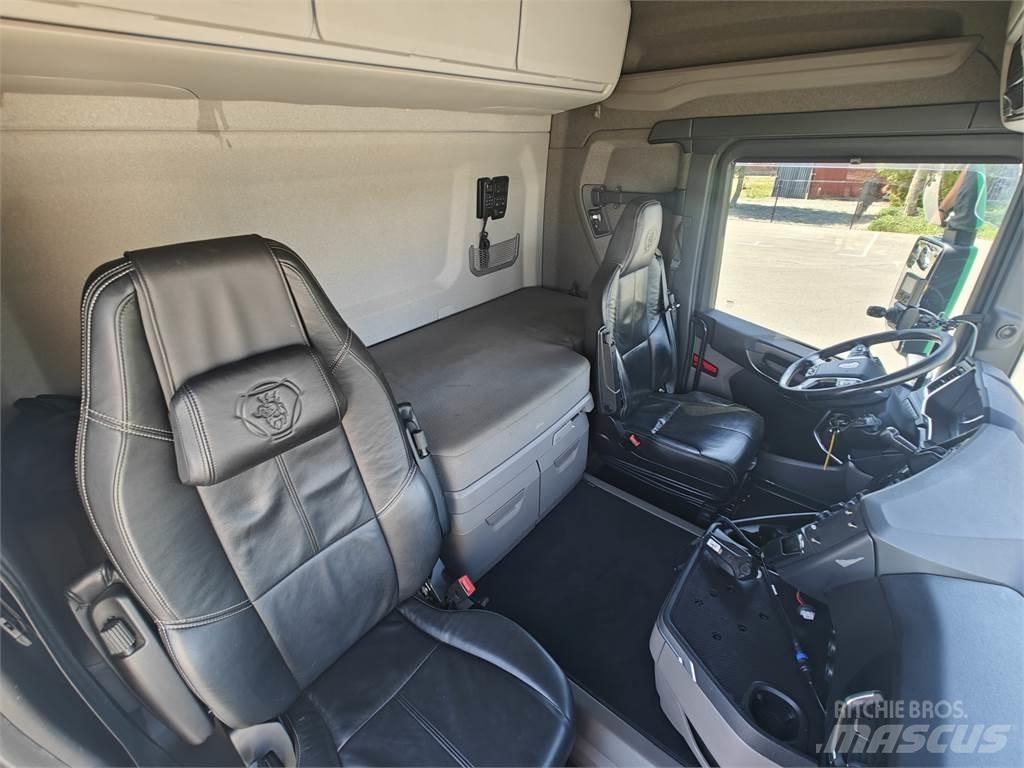 Scania R540 Vrachtwagen met containersysteem