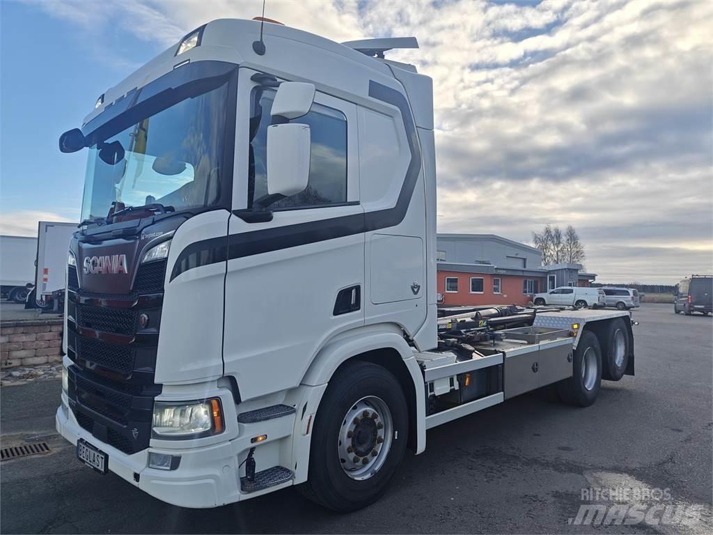Scania R580 Vrachtwagen met containersysteem