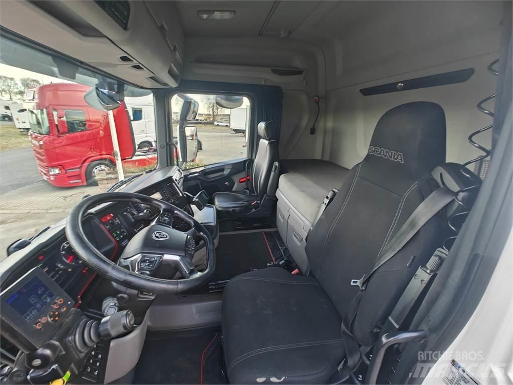 Scania R580 Vrachtwagen met containersysteem