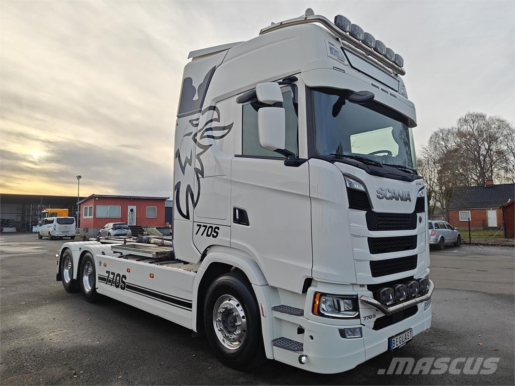 Scania S770 Vrachtwagen met containersysteem