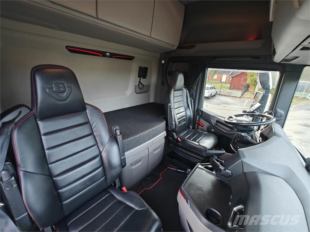 Scania S770 Vrachtwagen met containersysteem