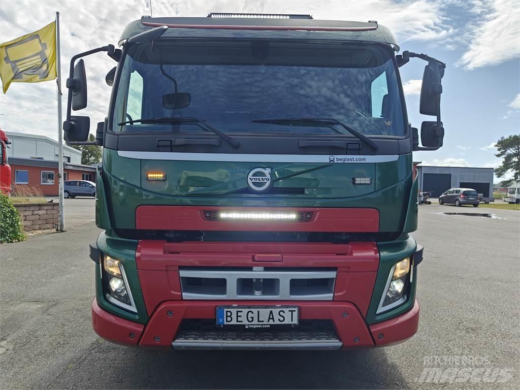 Volvo FMX460 Vlakke laadvloer met kraan
