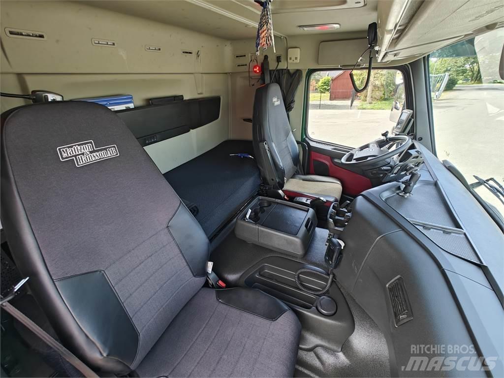 Volvo FMX460 Vlakke laadvloer met kraan