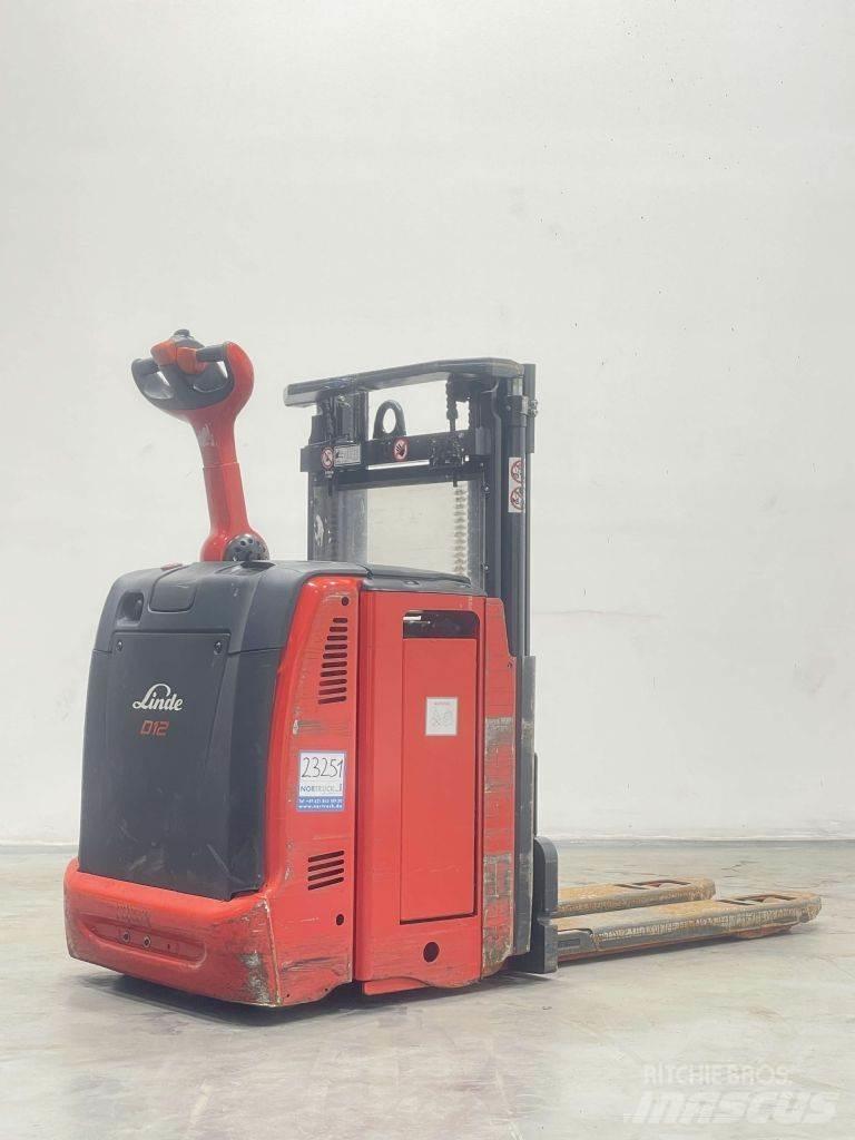 Linde D12-133 Stapelaar meeloop