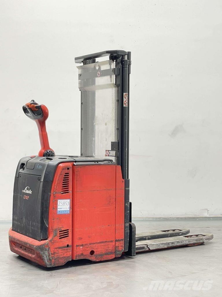 Linde D12-133 Stapelaar meeloop
